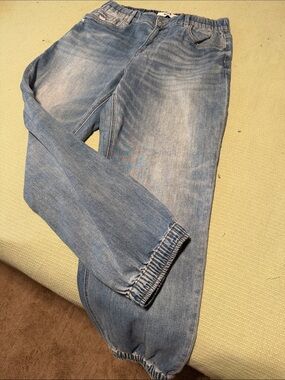 Women’s Light Blue Ankle-Length Cropped Jeans